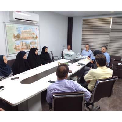 نشست مدیر اطلاع رسانی پزشکی و منابع علمی با همکاران در محل کتابخانه مرکزی